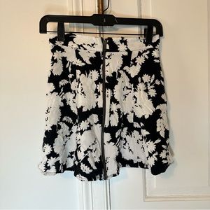 Pins & Needles Black and White floral Mini Skirt with Exposed Zipper Small